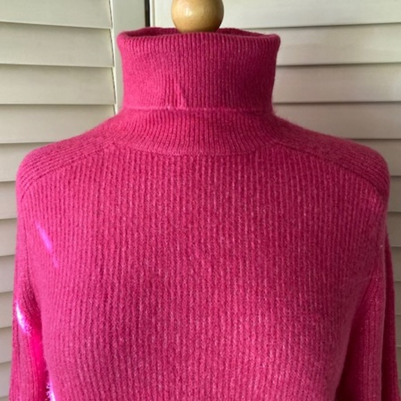 Fuchsia Turtleneck Sweater 🆕 - Picture 4 of 10